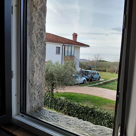 Azzuro Apartament *