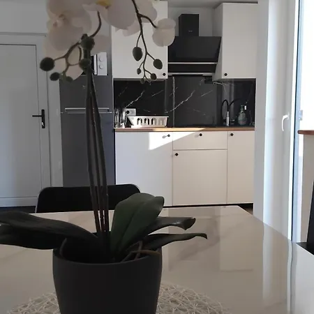 Azzuro Apartament *